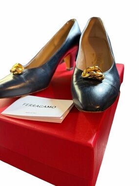 Salvatore Ferragamo Vintage Navy Leather Pumps w/ Gold Knot Accents - Size 9B